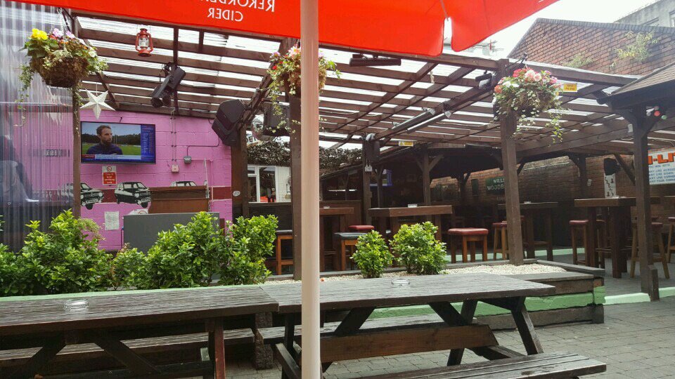 BH garden party as our 5 days / 5 events continues.
Day 3
TLC with <a href="/djdeansmith/">Dean Sunshine Smith</a> in the garden
UAB Selectors in the lounge w/ Kev Killen