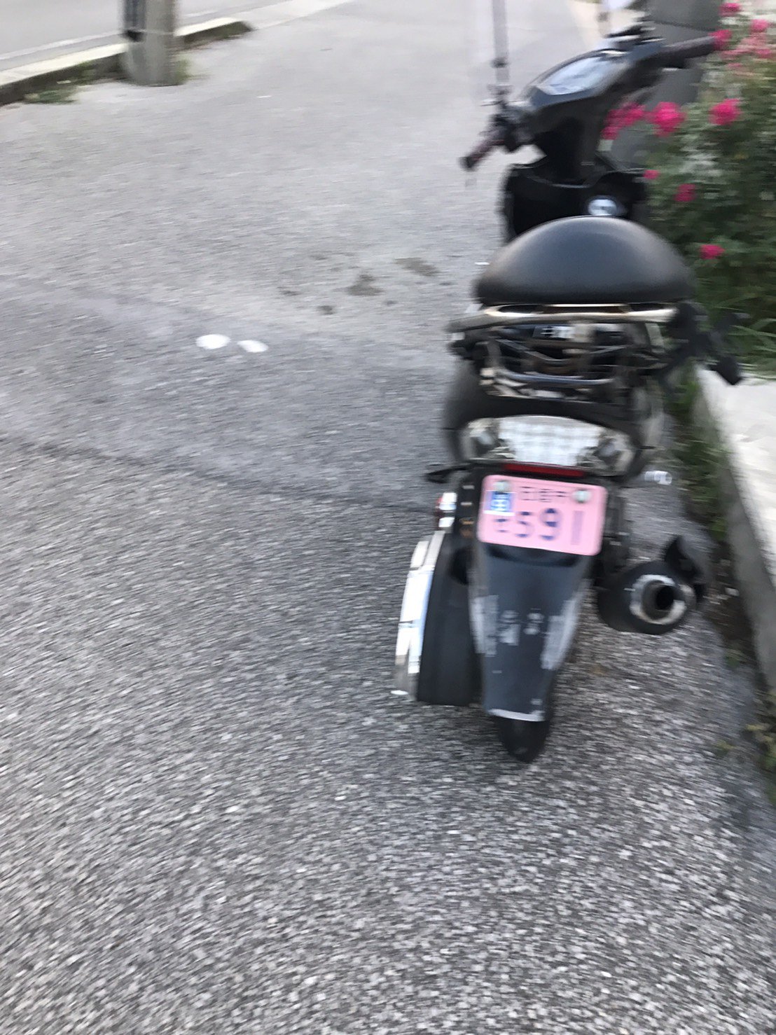 使ってません 昨日インターコンチの前でニケツのバイク 事故があって救急車呼んだら2人ともいなくなってたんだけどそれは別にいいとしてバイク邪魔らしいから早くどかして下さい このバイクの主の知り合い居たら連絡してやって下さい 16歳って言ってまし