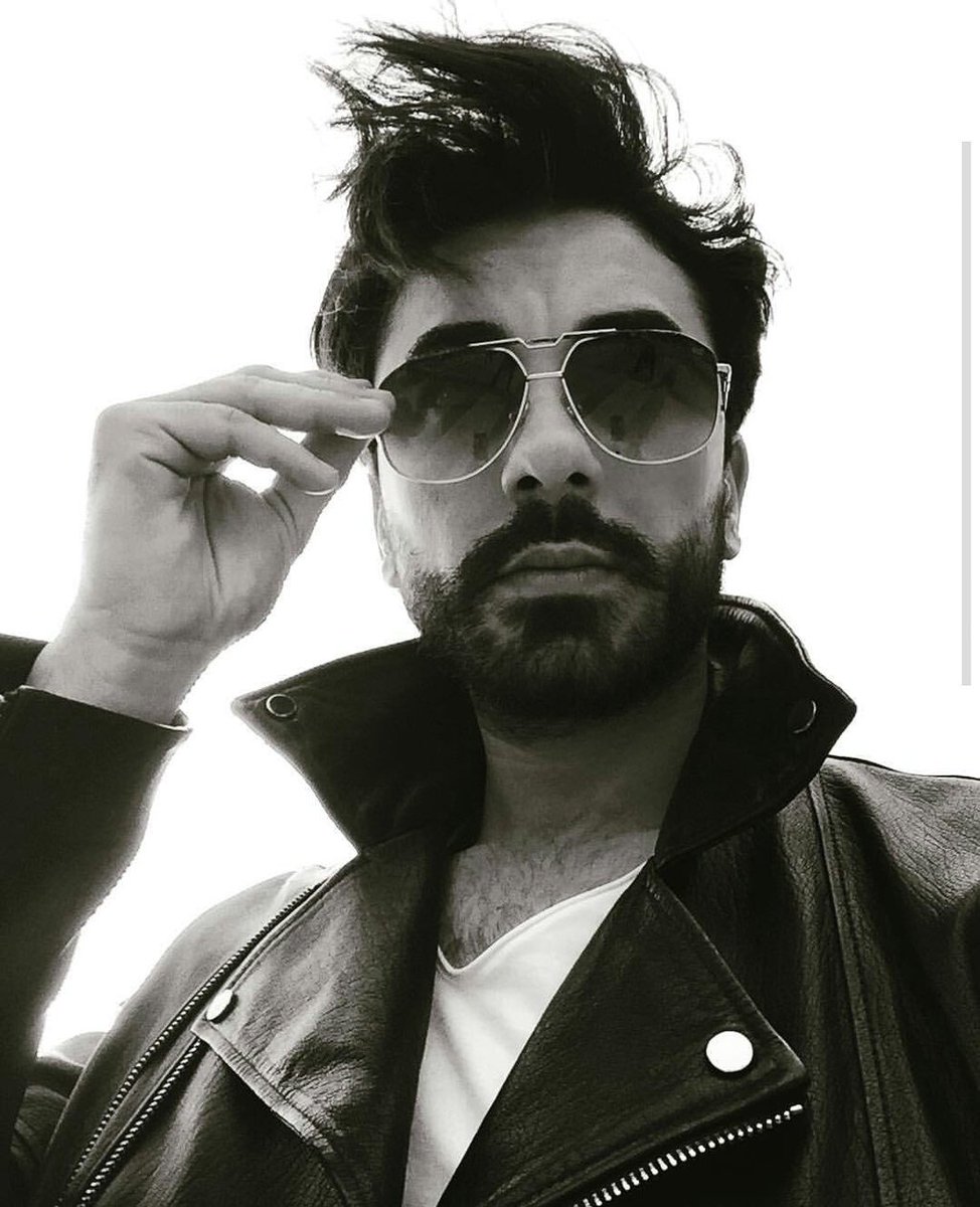zynoop's tweet photo. Geceyi aydınlatan fotoğraf ile bugün de mutlu bir gün olsun #GökhanAlkan https://t.co/Hufdhq7e4I
