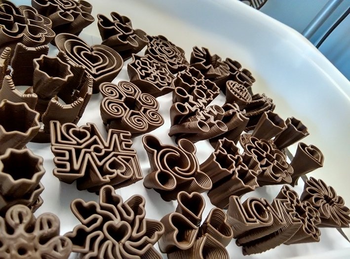 ZphoneUa's tweet photo. «Цветной мир» и #SIUSystem продемонстрировали #шоколадный #3Dпринтер #ChocCreatorV2.0 Plus, а также процесс печати шоколадных изделий https://t.co/My2Z7iGnGO