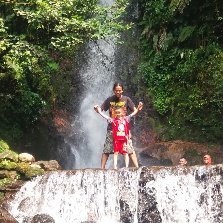 Alhamdulillah masih diberi nikmat untuk masih bisa Maen air borr !!!
#bahagia #CurugNgumpet