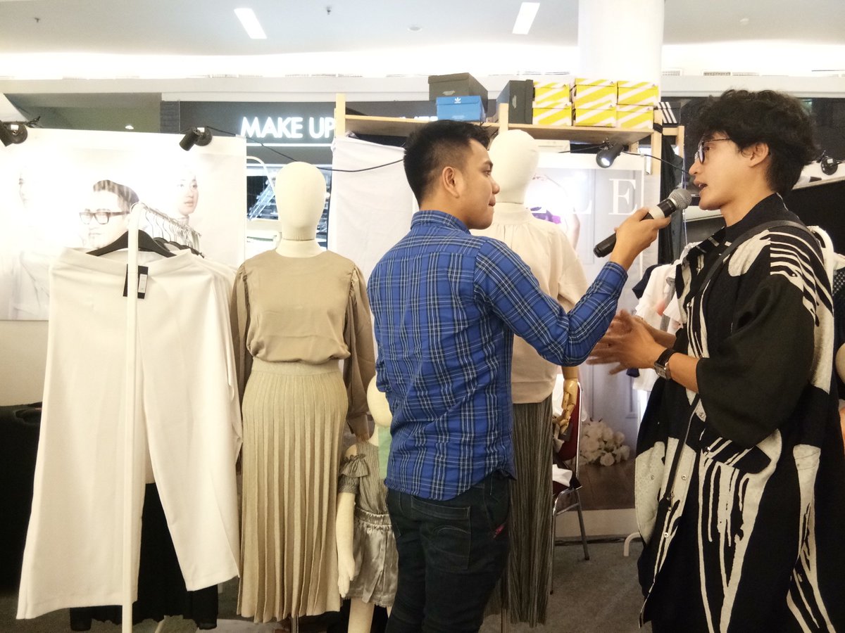 Nah,  ada jugak di boot dari salah satu desainer ternama di indonesia <a href="/BarliAsmara/">Barli Asmara</a> 😊😊 di #hypecubemarket