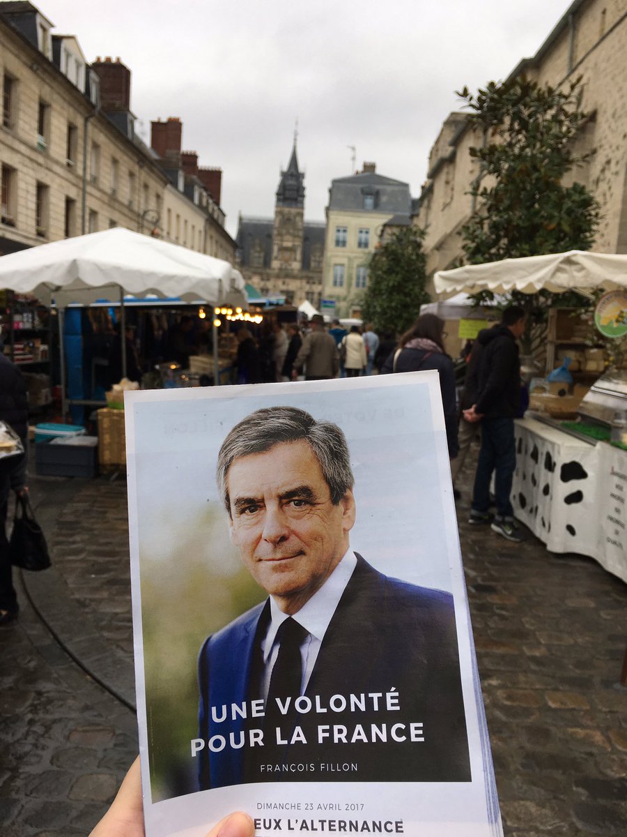 J-8 : sur le marché de Compiègne on ne lache rien ! #Fillon2017 #JeVoteFillon #FF2017 🇫🇷