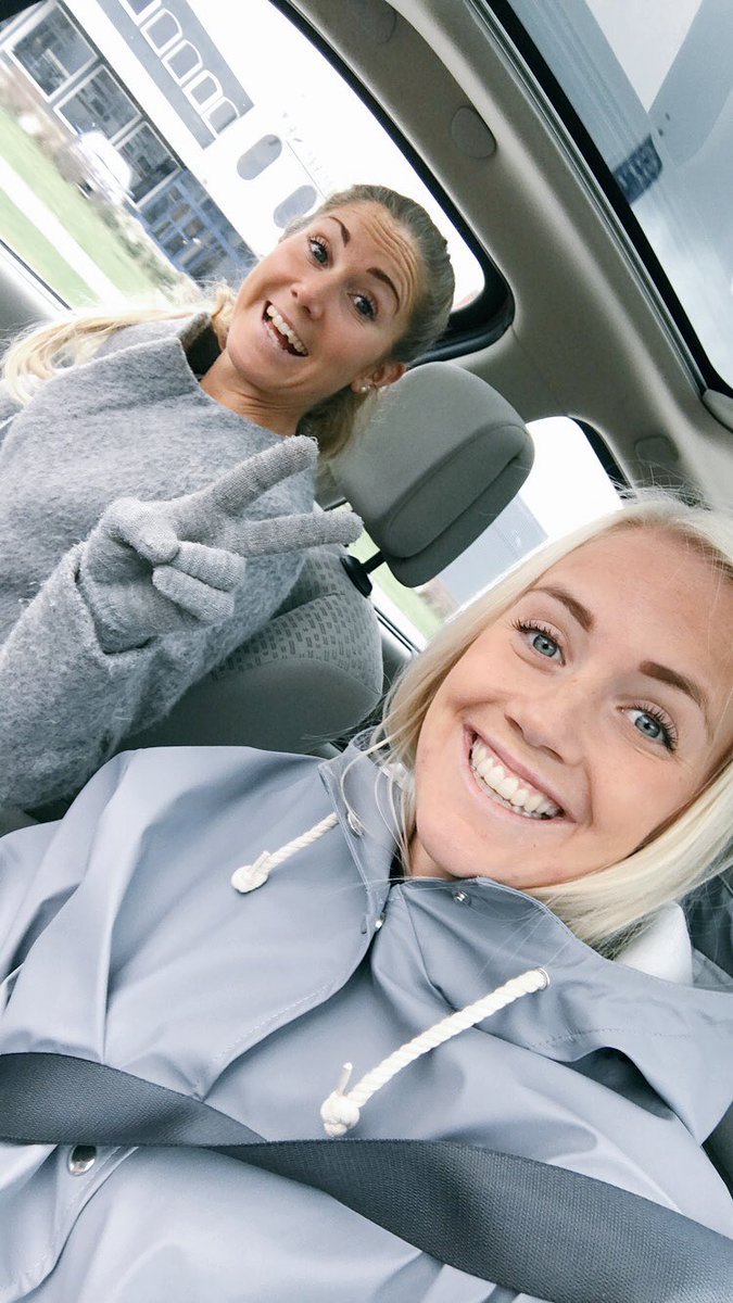 elsakarlsson92's tweet photo. Inte ens jobbigt att gå upp 05.15 för att jobba dagen efter premiärvinst. Ping @fredrikssonjr. 👭😍🙏🏽 https://t.co/TlQknr076H