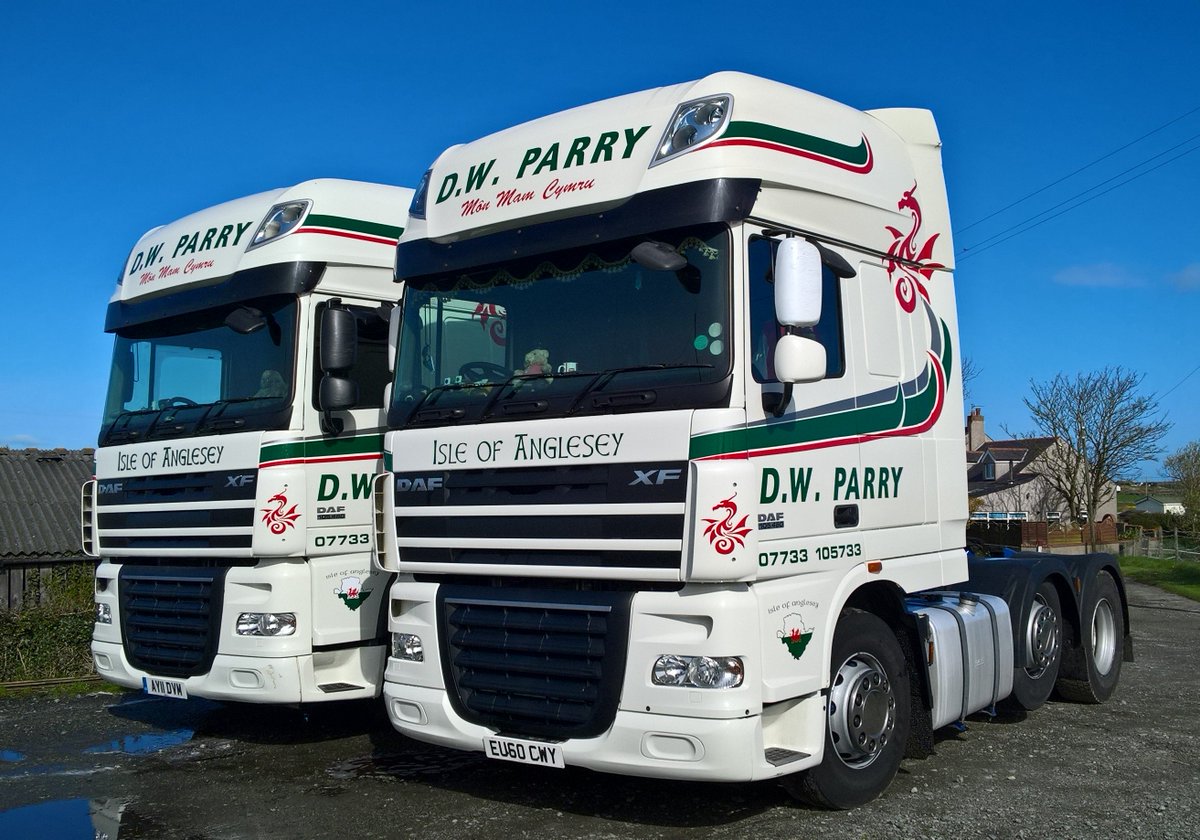 dwparryhaulage's tweet photo. All cleaned and ready #Daftrucks #Anglesey  blue skies, Happy Easter 🐰 https://t.co/1YGB7CdUHY