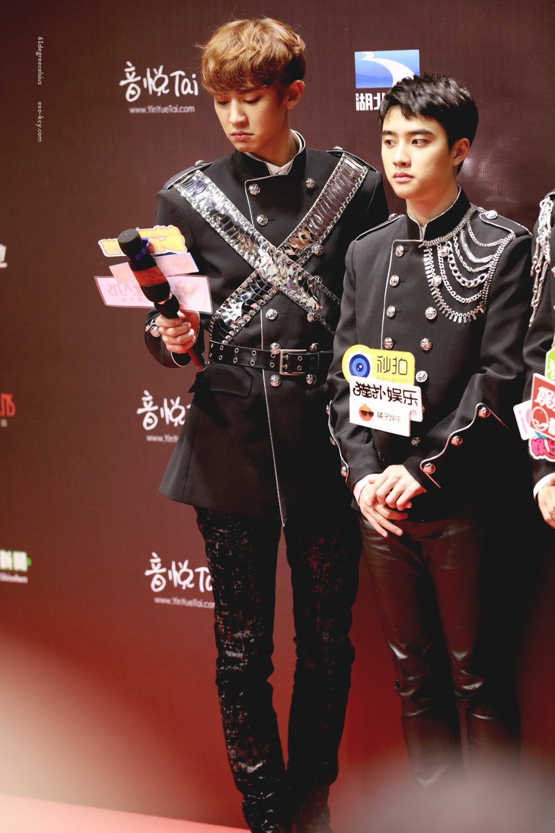 drinkismyname's tweet photo. อย่าว่าแต่พวกเราสงสัยเรื่องไมค์นักข่าวจีนเลย ชานยอลก็ดูจะสงสัยไม่ต่างกัน  55555555555555555555555555555555555555555555 https://t.co/KEvbv89UMH