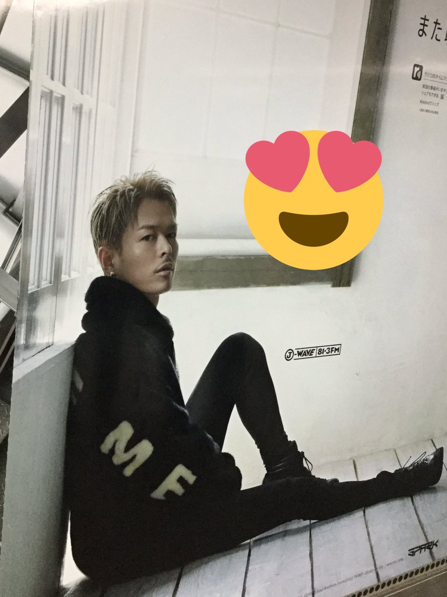 RR57975431's tweet photo. 最初場所分からなかったけど、やっと見つけた♡♡隆二♡♡相変わらずかっこいいね～♡♡
隆二のサイン入りポスター当たりますように🙏 https://t.co/oB7o4NZm8F