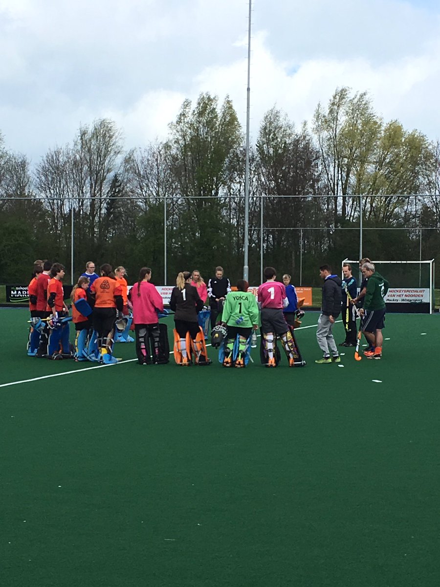 Keepers van #Emmen goed vertegenwoordigd bij clinic <a href="/GCHChockey/">G.C.H.C.</a> ! Super om te zien #goforit