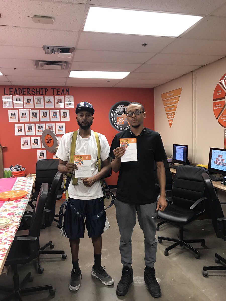 haydenargueta's tweet photo. Had the pleasure of working with the freight team this week!! These guys did a great Job in keeping 6503 In-Stock @kjl265 @cravens_m https://t.co/TSonEQodgO