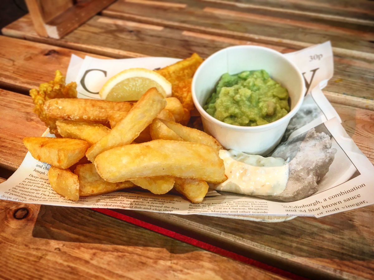 ThymeTIC's tweet photo. The Food is out @BCACheer_Dance #BCA #Championship #ThymeCatering #WeNeverCompriseOnQuality #Eventprofs #Events https://t.co/lhH6UckzF7