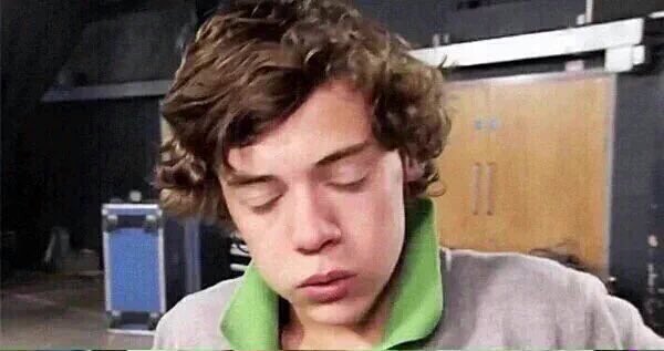 sk8ismylove's tweet image. W niedzielę o 5:30 rano:

Zobaczymy Harry'ego na scenie 1. raz od 16 miesięcy
Usłyszymy SOTT 1. raz na żywo 
I jeszcze jedną nową piosenkę