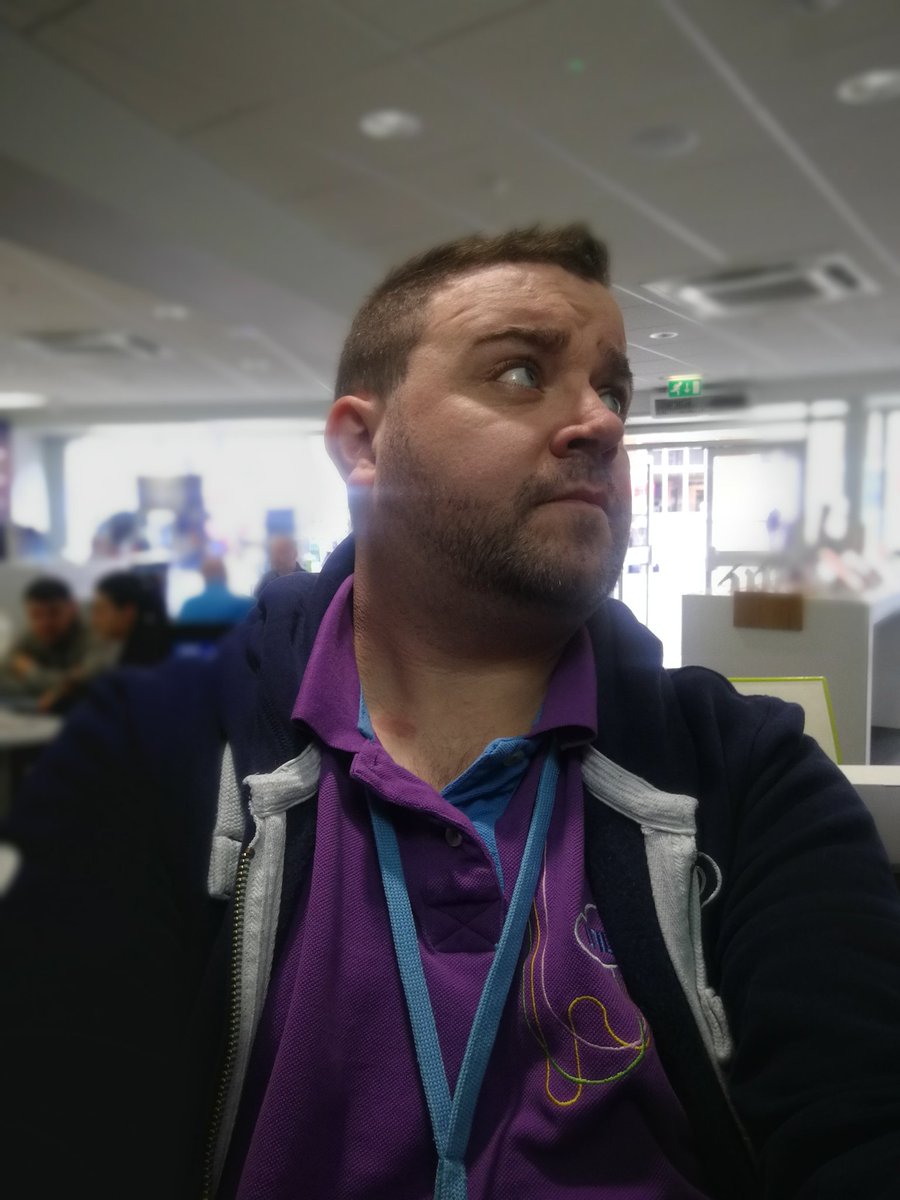 Lufbraguru's tweet image. Hmm need a new profile pic! The @HuaweiMobileUK P10 8mp selfie camera should provide a good one! #o2loughborough #o2showcase @CelfoneGuru