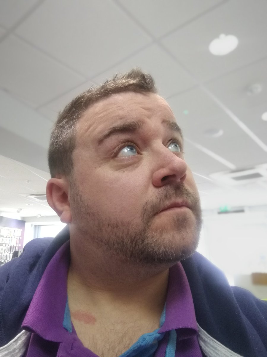 Lufbraguru's tweet image. Hmm need a new profile pic! The @HuaweiMobileUK P10 8mp selfie camera should provide a good one! #o2loughborough #o2showcase @CelfoneGuru
