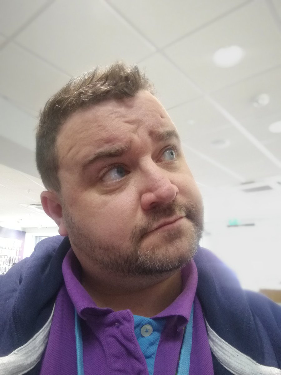 Lufbraguru's tweet image. Hmm need a new profile pic! The @HuaweiMobileUK P10 8mp selfie camera should provide a good one! #o2loughborough #o2showcase @CelfoneGuru