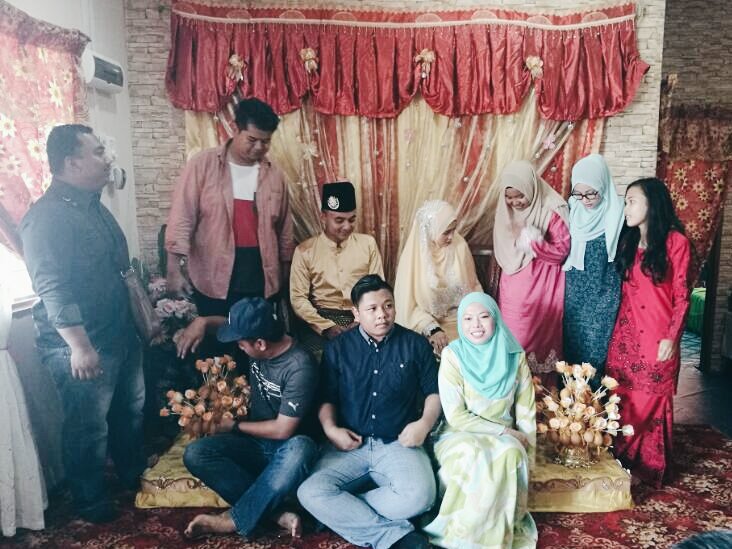 heyhellm's tweet photo. Happy newlyweds Luqman &amp; Rukisa 💑💍❤ // faaaaaaaaavvvvvoooourite picture hahahahahahahaha 😂🔫 https://t.co/zqXfulbF0n