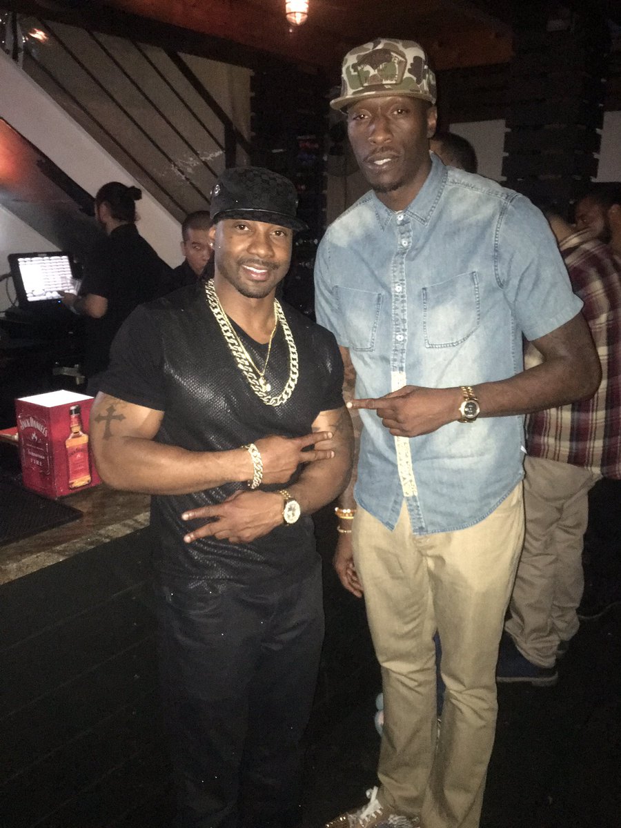 JBBarnes23's tweet photo. It's was good hanging with my good NFL friends, family, & fraternity brothers.
#DezBryant
#PerrishCox
#JoshHoward
#GoodFriends
#BentleyTruck https://t.co/Uy3rvbXR4n
