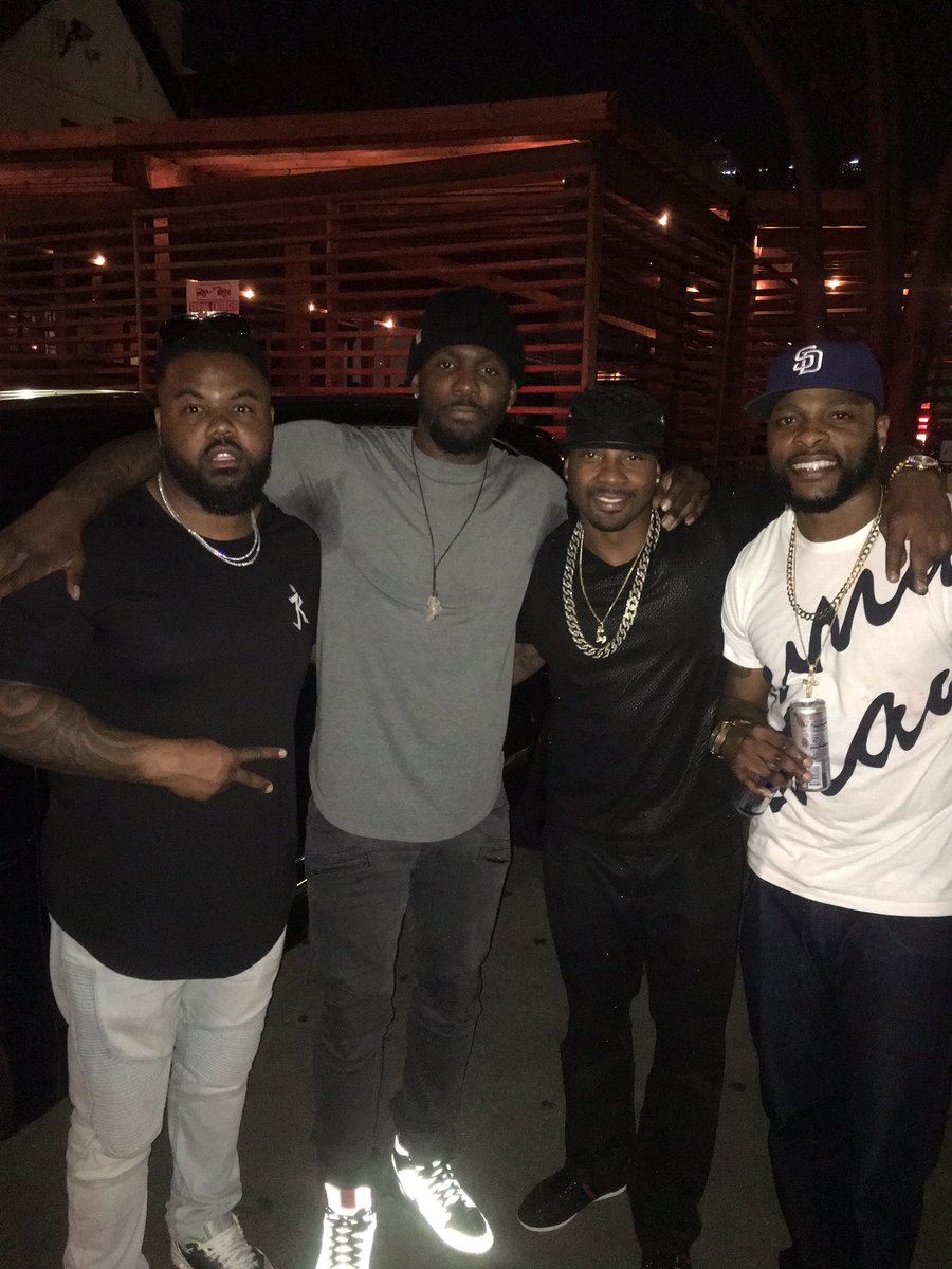 JBBarnes23's tweet photo. It's was good hanging with my good NFL friends, family, & fraternity brothers.
#DezBryant
#PerrishCox
#JoshHoward
#GoodFriends
#BentleyTruck https://t.co/Uy3rvbXR4n