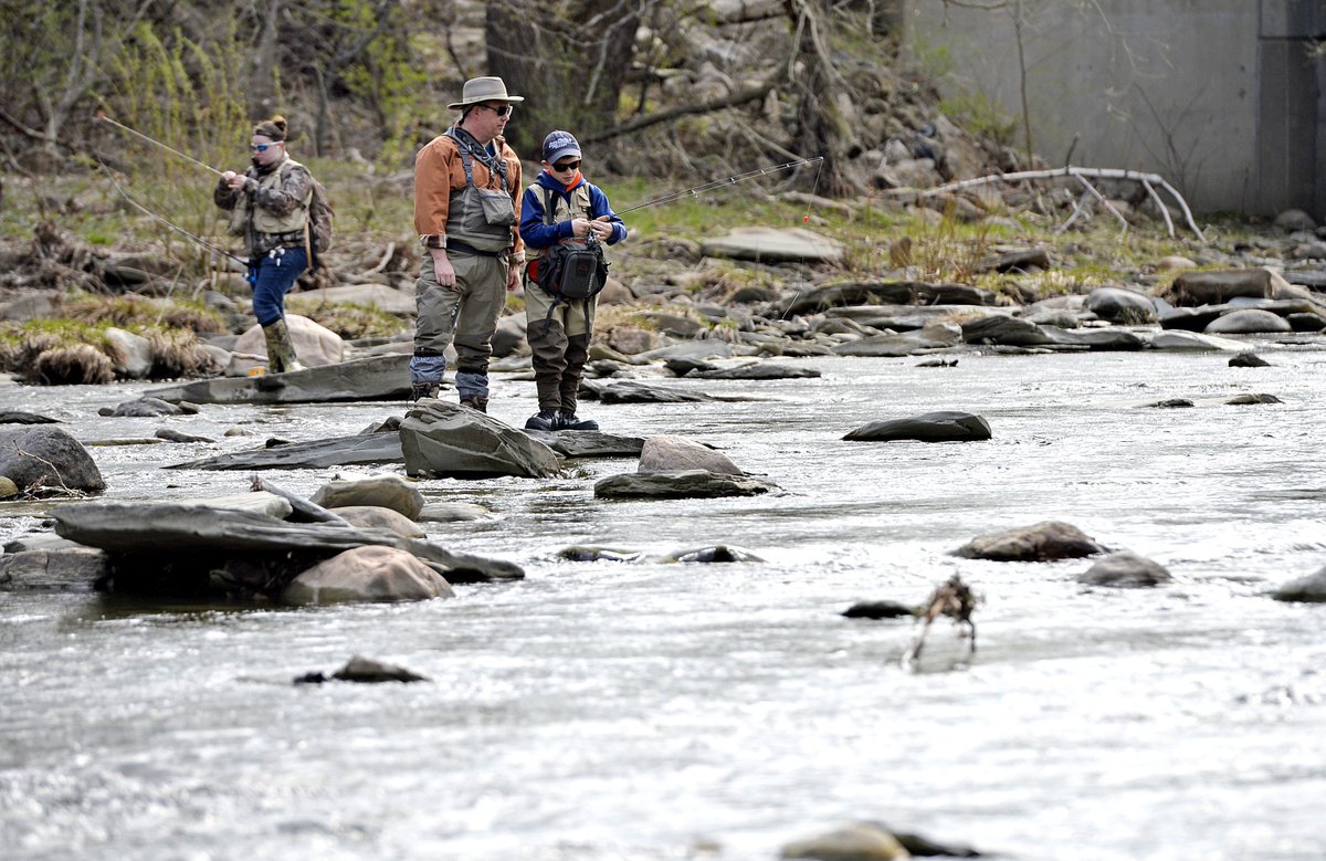 etnmunch's tweet photo. Fishermen flocked to local waterways today for the opening of #troutseason. Photos: https://t.co/Cgu3f0bX1K #ErieLive #NWPAOut @FishandBoat https://t.co/0JIkjX8T5X