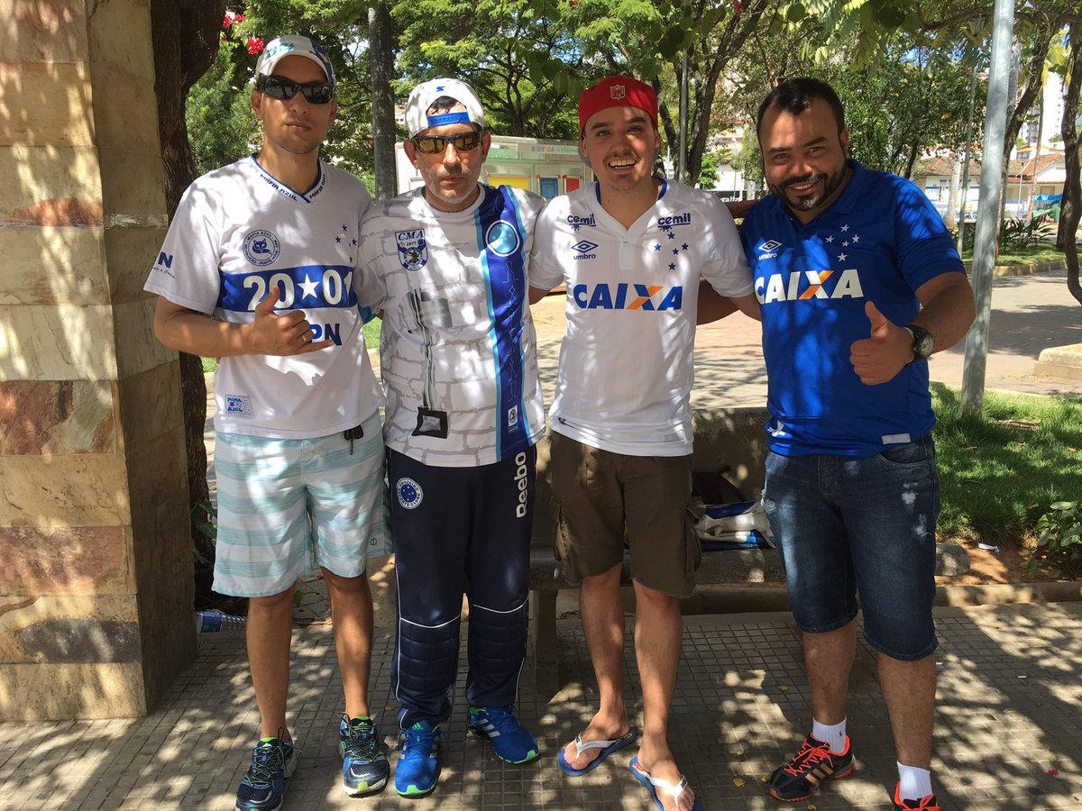 weigler's tweet photo. Hoje teve ação em prol do meu sobrinho aqui em Ponte Nova! Obrigado Máfia Azul PN sempre disposta a ajudar! #MafiaAzul #AMEandre #cabuloso https://t.co/GuGzizdtQu