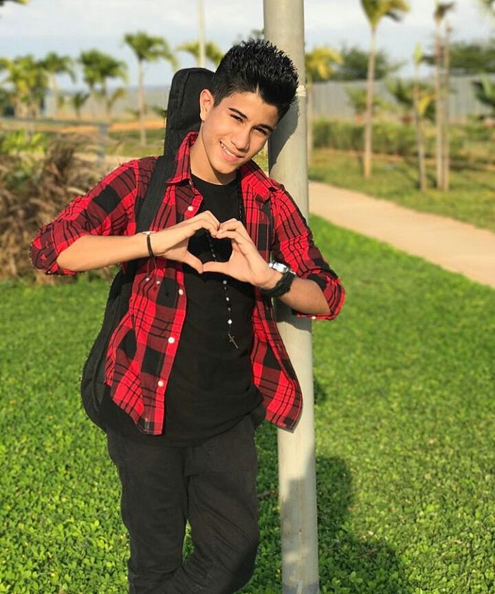 skymusicgroup's tweet photo. Una foto para todas las fanáticas de nuestro querido y talentoso @dylanelking  el talento que viene creciendo @djtoficialvzla https://t.co/2LQM0di6w5