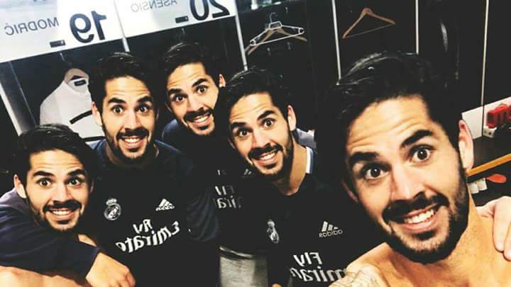 bewda_drinker's tweet photo. Madrid's winning selfie after match against #SportingGijon
It was isco 11 rather than real Madrid #SportingRealMadrid #HalaMadrid #SPORMA https://t.co/toOQBJB7Dx