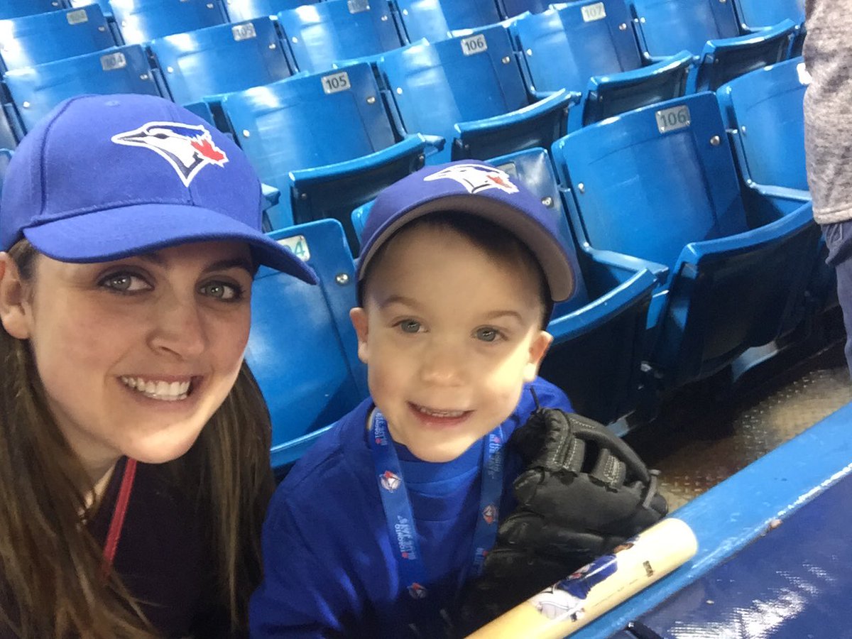 krystal_ms's tweet photo. First jays game ! #juniorjay #LetsRise https://t.co/GPw3kUlMWK