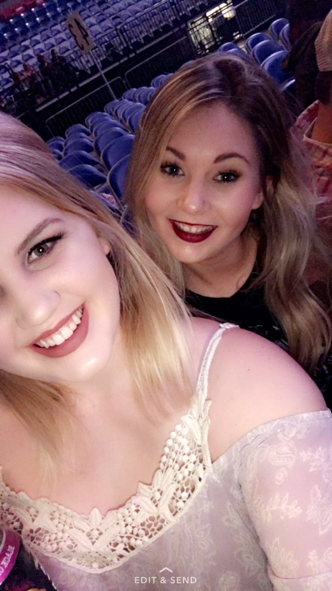 nicolegersz's tweet photo. Thanks for the good night! @leebrice @EmMay2014 https://t.co/nohlfmcKpB