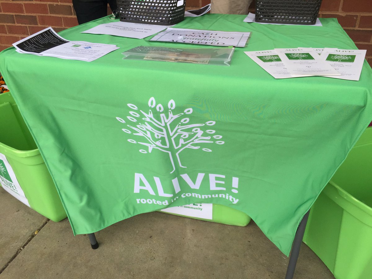 PortCityBrew's tweet photo. Thanks Alexandrians for donating to @ALIVE4AlexVA at the Giant on Duke Street! We're here til 1 to collect non-perishables! #PCVG #giveback https://t.co/NitQfcd7jw