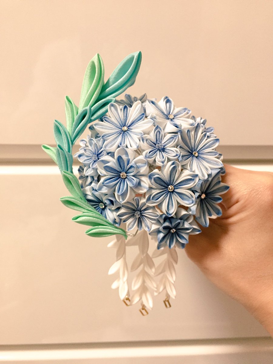 ふたごのアトリエ Imo To Ar Twitter 遂に出来ました 久しぶりのさがり付きの大型かんざしです 万華鏡紫陽花 万華鏡 と呼ばれる品種の紫陽花を作りました ノーマル紫陽花は嫌いでも この紫陽花なら好きでしょう W キリッ つまみ細工 こんこん狐福 ふたごのアトリエ Imo To Ar Twitter 遂に出来ました 久しぶりのさがり付きの大型かんざしです 万華鏡紫陽花 万華鏡 と呼ばれる品種の紫陽花を作りました ノーマル紫陽花は嫌いでも この紫陽花なら好きでしょう W キリッ つまみ細工 こんこん狐福