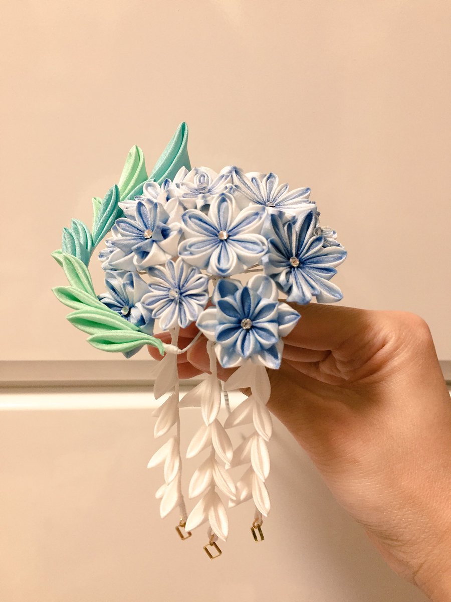 ふたごのアトリエ Imo To Ar Twitter 遂に出来ました 久しぶりのさがり付きの大型かんざしです 万華鏡紫陽花 万華鏡 と呼ばれる品種の紫陽花を作りました ノーマル紫陽花は嫌いでも この紫陽花なら好きでしょう W キリッ つまみ細工 こんこん狐福 ふたごのアトリエ Imo To Ar Twitter 遂に出来ました 久しぶりのさがり付きの大型かんざしです 万華鏡紫陽花 万華鏡 と呼ばれる品種の紫陽花を作りました ノーマル紫陽花は嫌いでも この紫陽花なら好きでしょう W キリッ つまみ細工 こんこん狐福