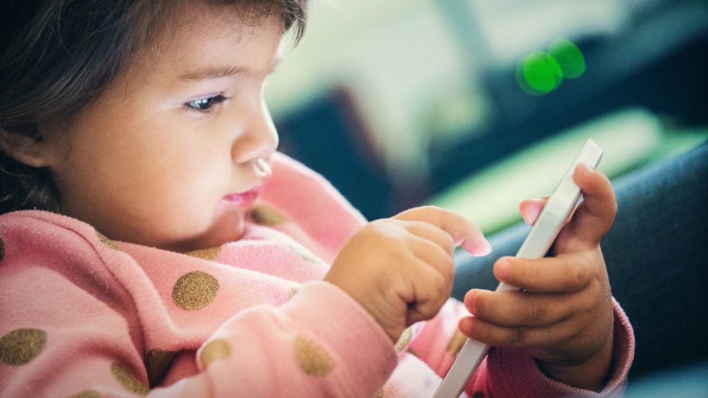Areaman678's tweet photo. 'Touchscreen-toddlers' sleep less, researchers say - BBC News https://t.co/5kB1K81Sna https://t.co/R0ClsAN5Jq