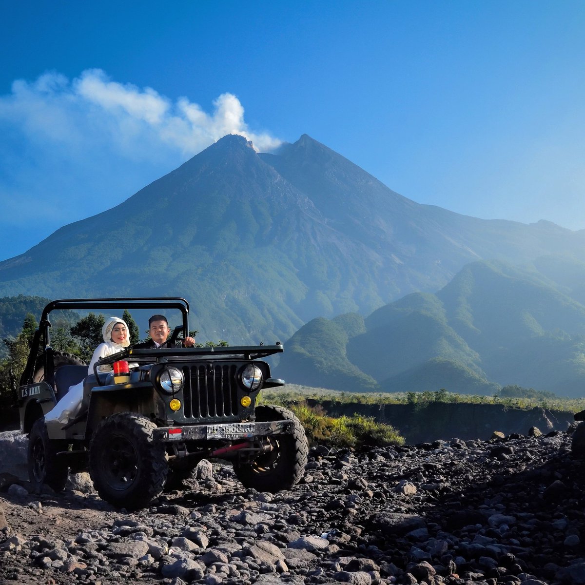 Lava Tour Merapi tweet media