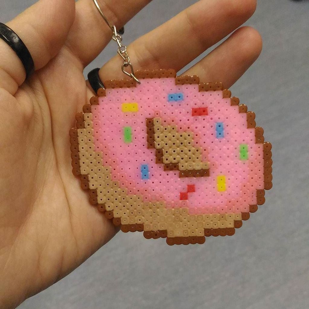 loja42beads's tweet photo. Donuts! 🍩 #donuts #donut #donuts🍩 #rosquinha #sugar #nhami #keychain #perler #perlerbeads #pixelart https://t.co/HK2zvNHK86 https://t.co/brO1AMH2jc