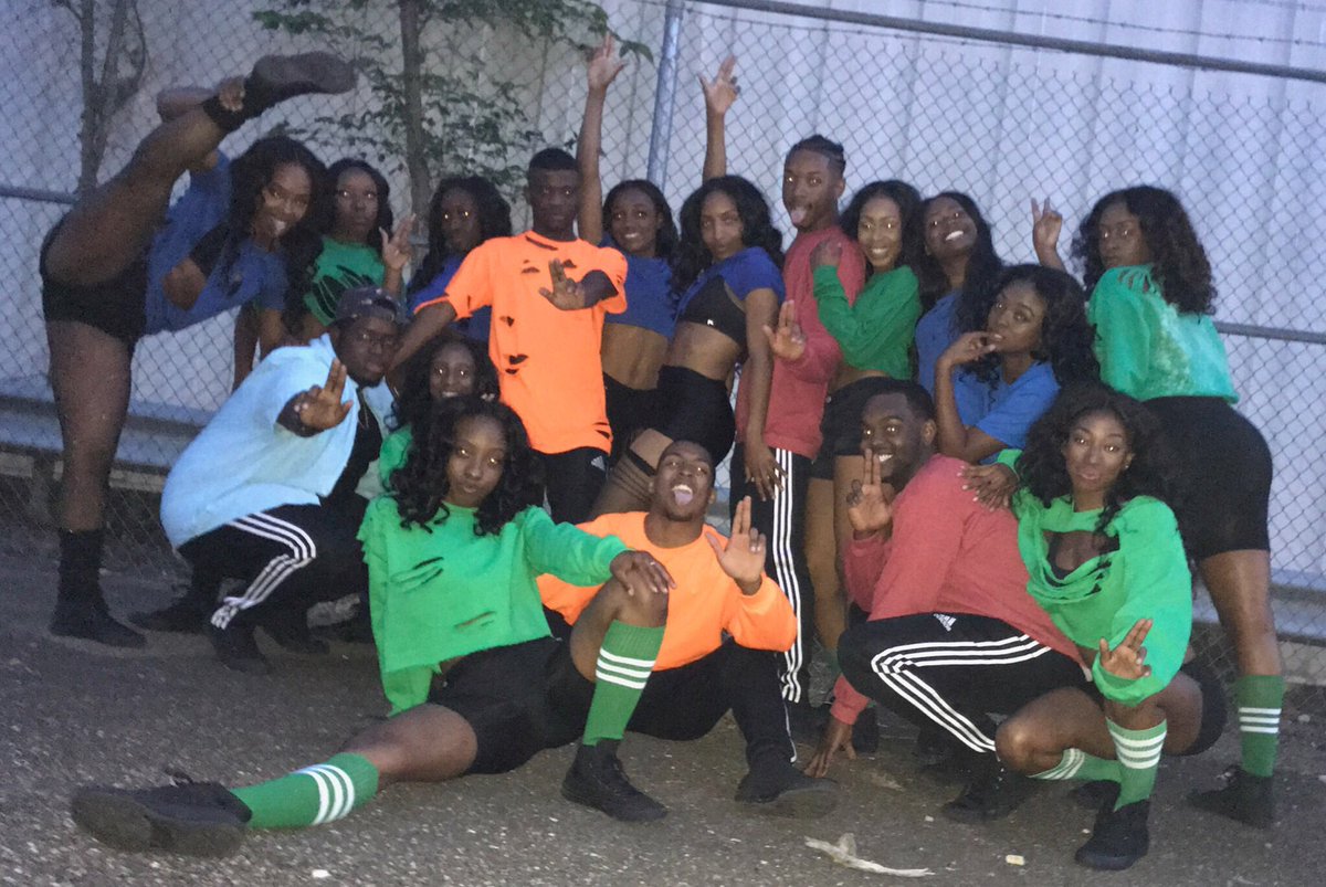 Tinyyyy_xo's tweet photo. "This is my family. House Arrest ✌🏾. Bless Us, Amen 🙏🏾"
THE Candy Shop🍭
Stage Name: T.O.O.T.S.I.E Roll 🍫
#2.2❤️💛
#HA2 #C8 #FyeChapter #myasu https://t.co/TNv5loBqcQ