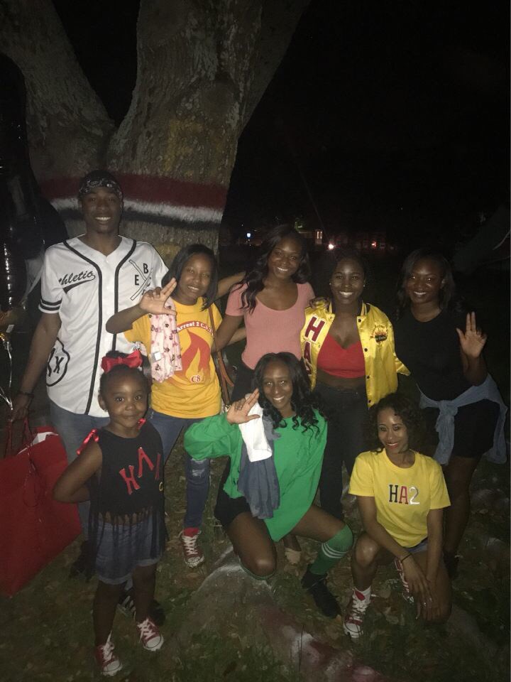 Tinyyyy_xo's tweet photo. "This is my family. House Arrest ✌🏾. Bless Us, Amen 🙏🏾"
THE Candy Shop🍭
Stage Name: T.O.O.T.S.I.E Roll 🍫
#2.2❤️💛
#HA2 #C8 #FyeChapter #myasu https://t.co/TNv5loBqcQ
