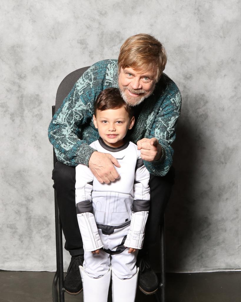 DominickJRocco's tweet photo. Lucas and Luke Skywalker at Star Wars Celebration
#HamillHimself
#SW_Celebration https://t.co/31tCfS3iPA