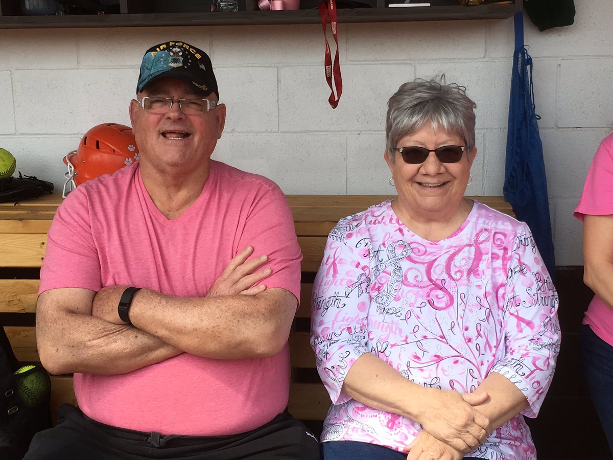 southviewcougar's tweet image. #swingforthecure recognizing Kay Barry benefitting Stephanie Spielman Fndtion. @Cougars_varsity vs @EVGvikings 
@SylvaniaSchools @McMurrray