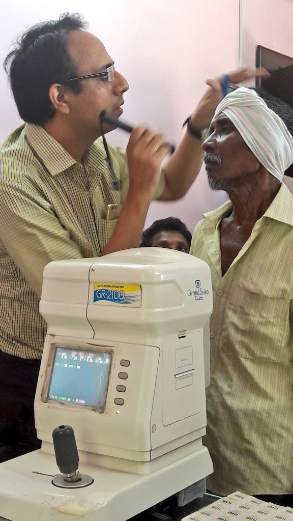 diz_ffm's tweet image. Also witnessed an eye camp in Mohurli organised by #IIYW with the help of a #Nagpur based ophthalmologist Dr Chhabrani.