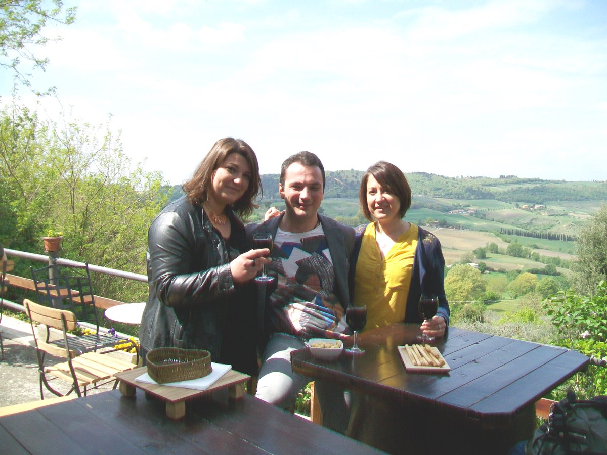 vintwatch1955's tweet photo. Nuovi amici, nuovi sorrisi all'#Enoteca #SanBiagio di #Montepulciano. Vi Aspettiamo https://t.co/18qptHgu2p