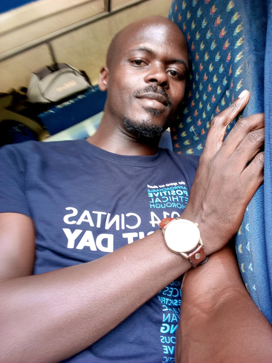 dariustvlive's tweet photo. @TravelRwanda. Crossing boarder shortly. @AkageraPark @AkageraGameL Here we come. Better have enough space to sleep and see https://t.co/dn4cyStqMH