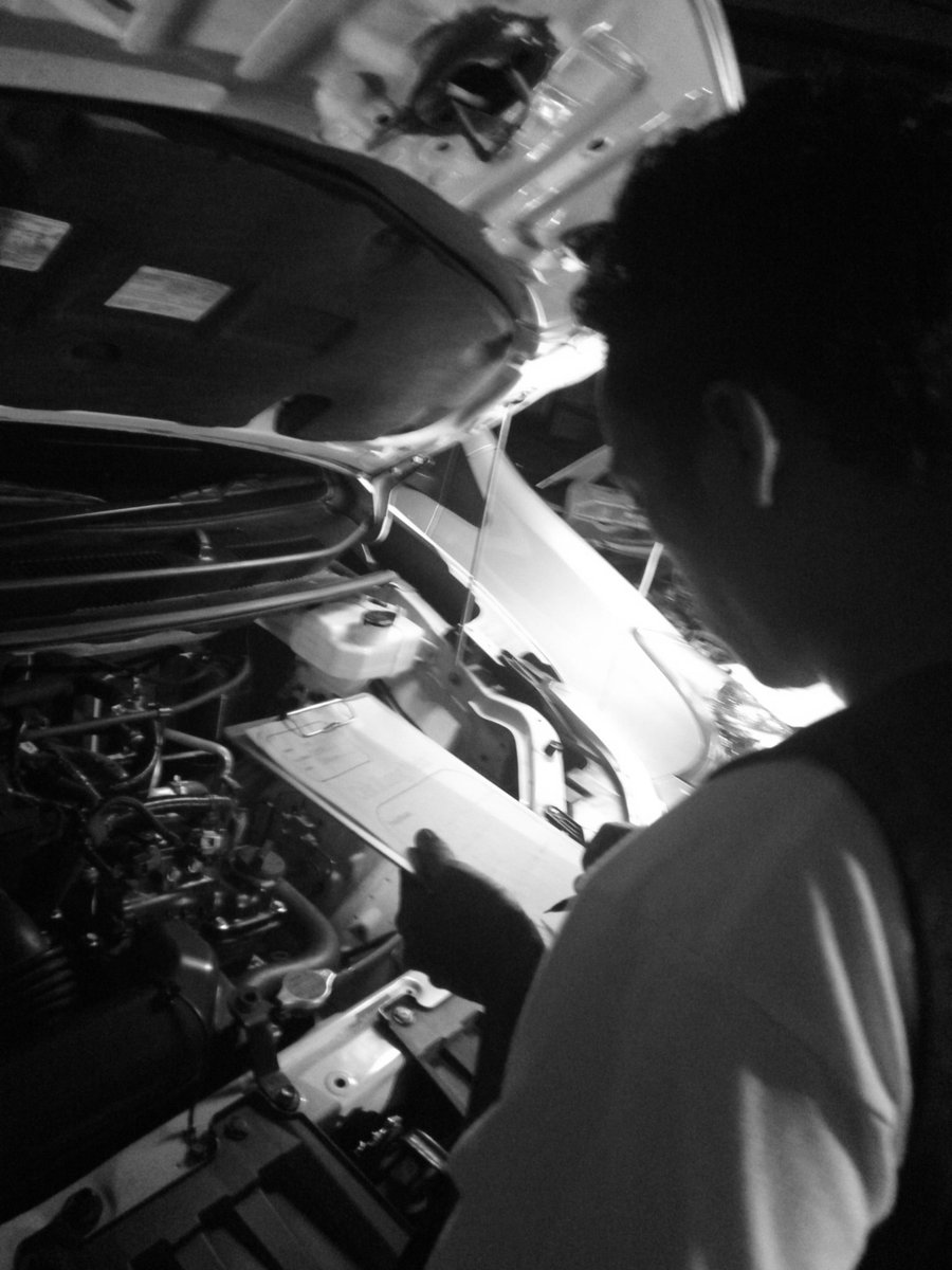 momobilid's tweet photo. #misterAuto seru-seruan uji kondisi mobil! #momobilid 😁😁😁 https://t.co/j4wiLHt0af