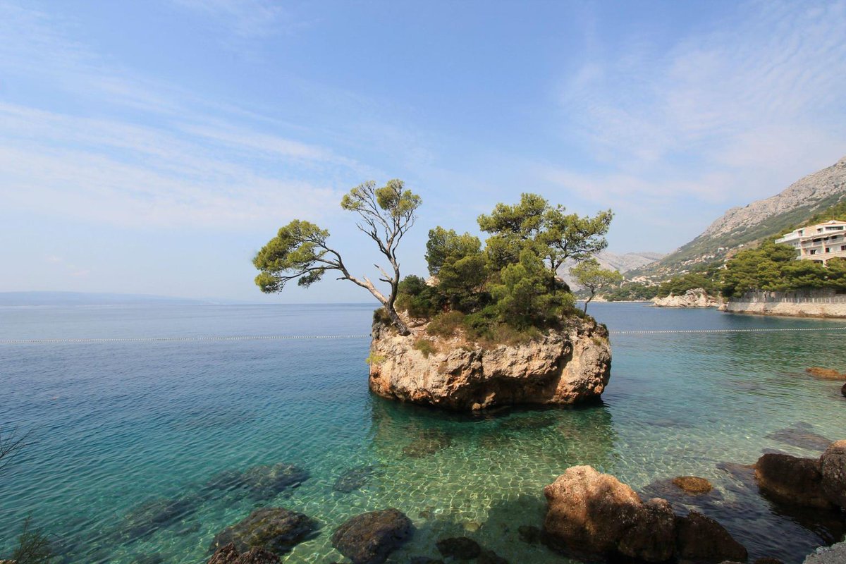 BethyWorld's tweet photo. "For my cakeday, I submit my #best #pic of one of my #favorite places I've traveled: #Brela, #Croatia" #travel #world #photography https://t.co/VQ8OgzbZ0K