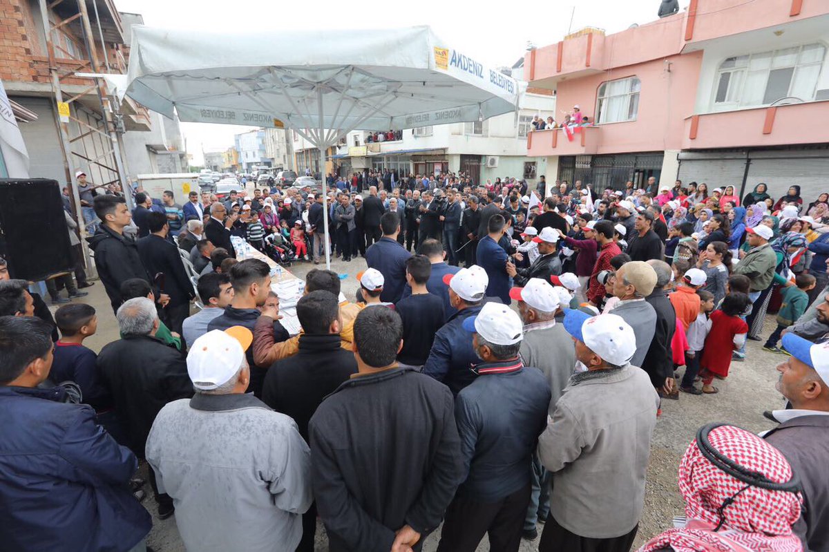 lutfielvan's tweet photo. Tanju Çolak kardeşimle Yeşilçimen Mahallesindeki vatandaşlarımızı ziyaret ettik. Destekleri için teşekkür ediyorum. #TabiikiEvet https://t.co/JvLm22qKJB