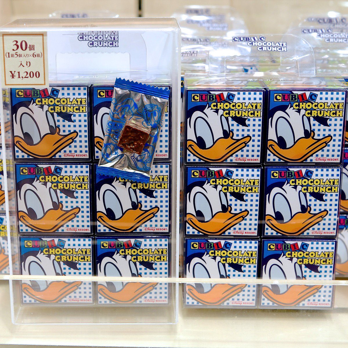 Mezzomikiのディズニーブログ 東京ディズニーリゾート レギュラーお菓子のお土産 ドナルド のキュービックチョコレートクランチ くまのプーさんのキャンディー ミッキー ミニーのおせんべい 本日新発売 詳しくは T Co H3h6neeo64 T