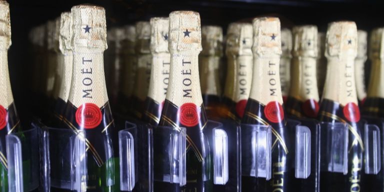 Hmmm, anyone interested in having one of these in their kitchen?  :)
townandcountrymag.com/leisure/drinks…
#champagne #kitchens #fun #lasvegas