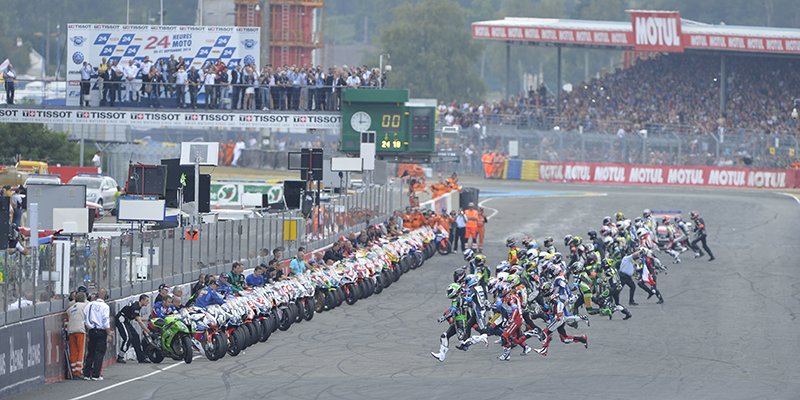 lachainelequipe's tweet photo. Le départ des 24 Heures du Mans dans quelques instants, toujours un moment particulier... #lequipeMOTO

Le direct : https://t.co/tQL0ORqH8p https://t.co/HlKsfJF6Vh