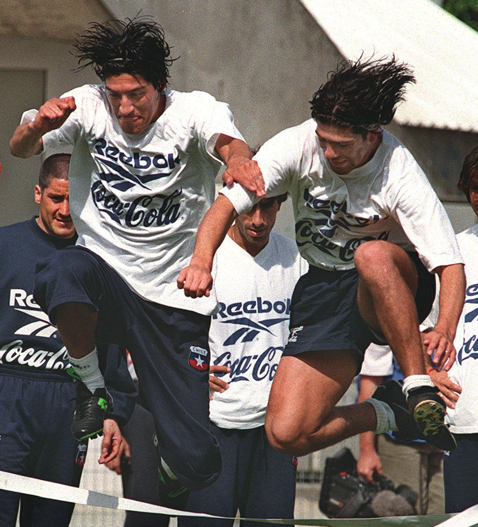 Iván Zamorano e Marcelo Salas durante - Futebol 80-90-00