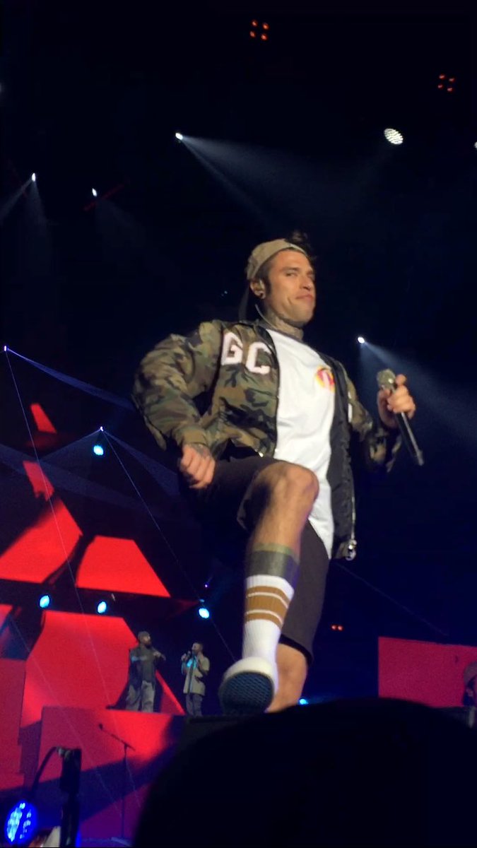 Notilona's tweet photo. Che gang @Fedez https://t.co/bRQRG22u6t