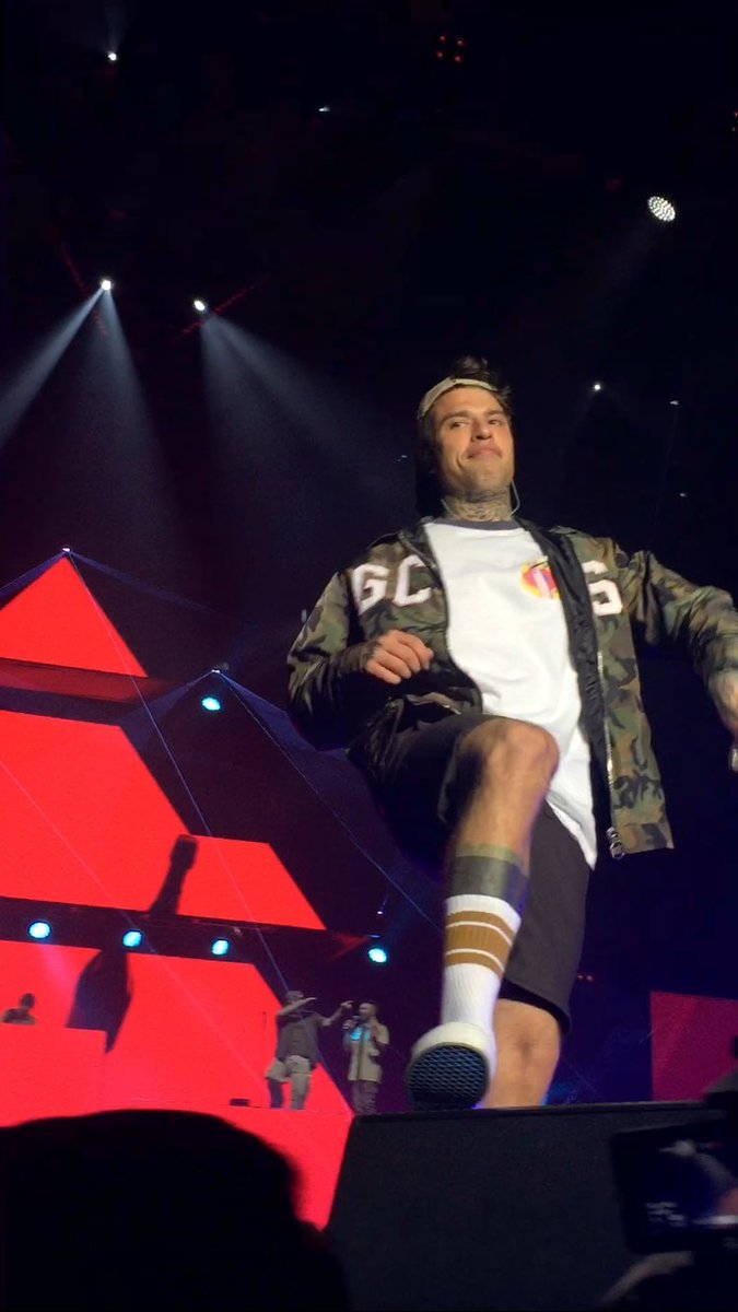 Notilona's tweet photo. Che gang @Fedez https://t.co/bRQRG22u6t