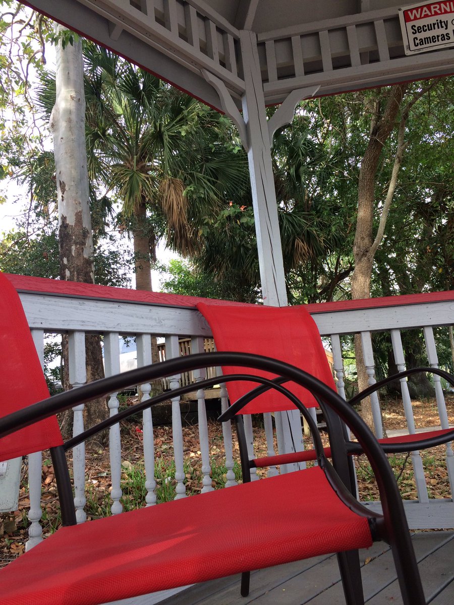 #mostimprovedaward goes to #lokey #nissan - nice update to your #gazebo - a pleasant place to wait for my #lifetime #free #oilchange